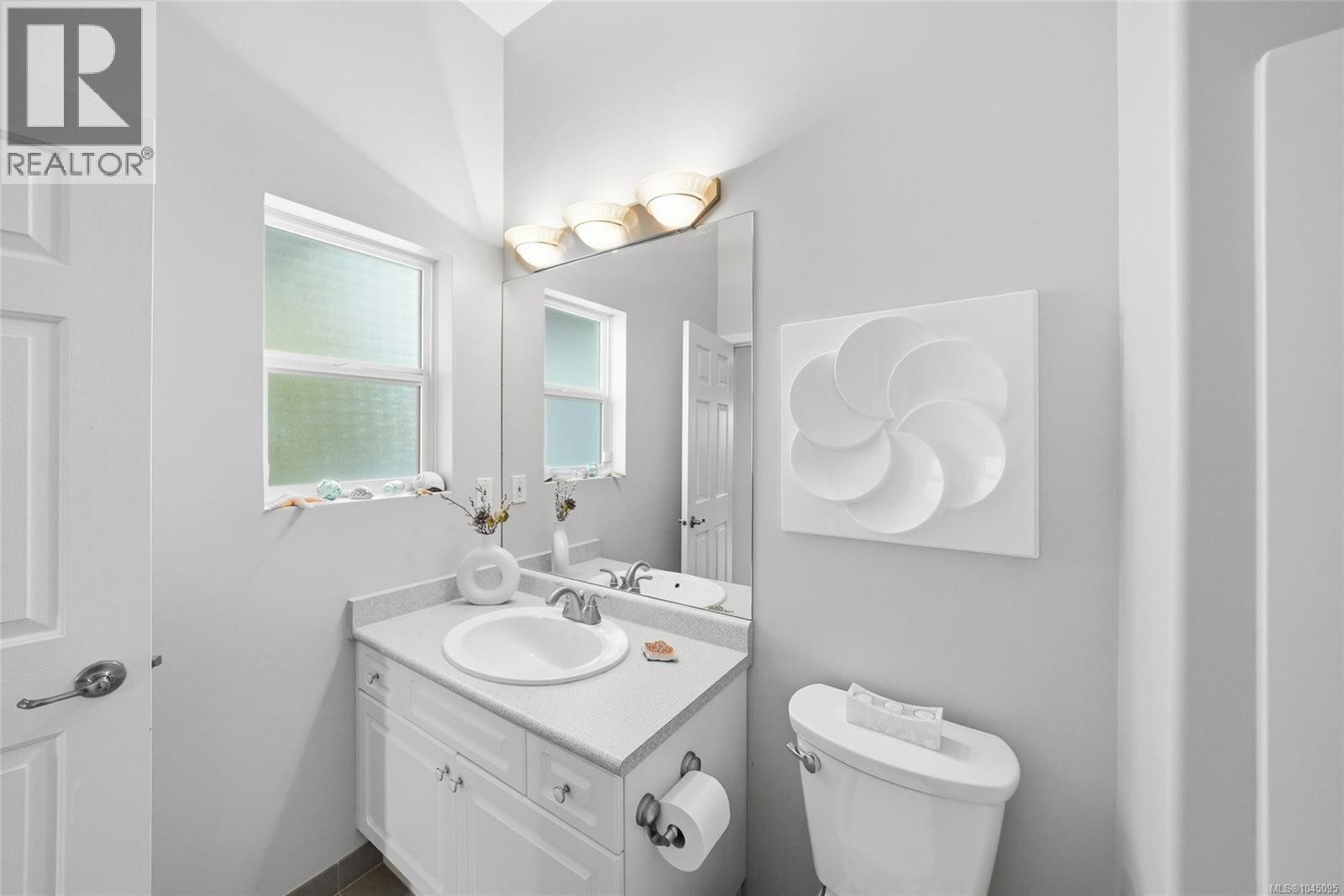 211 Saturna Dr - Image 37