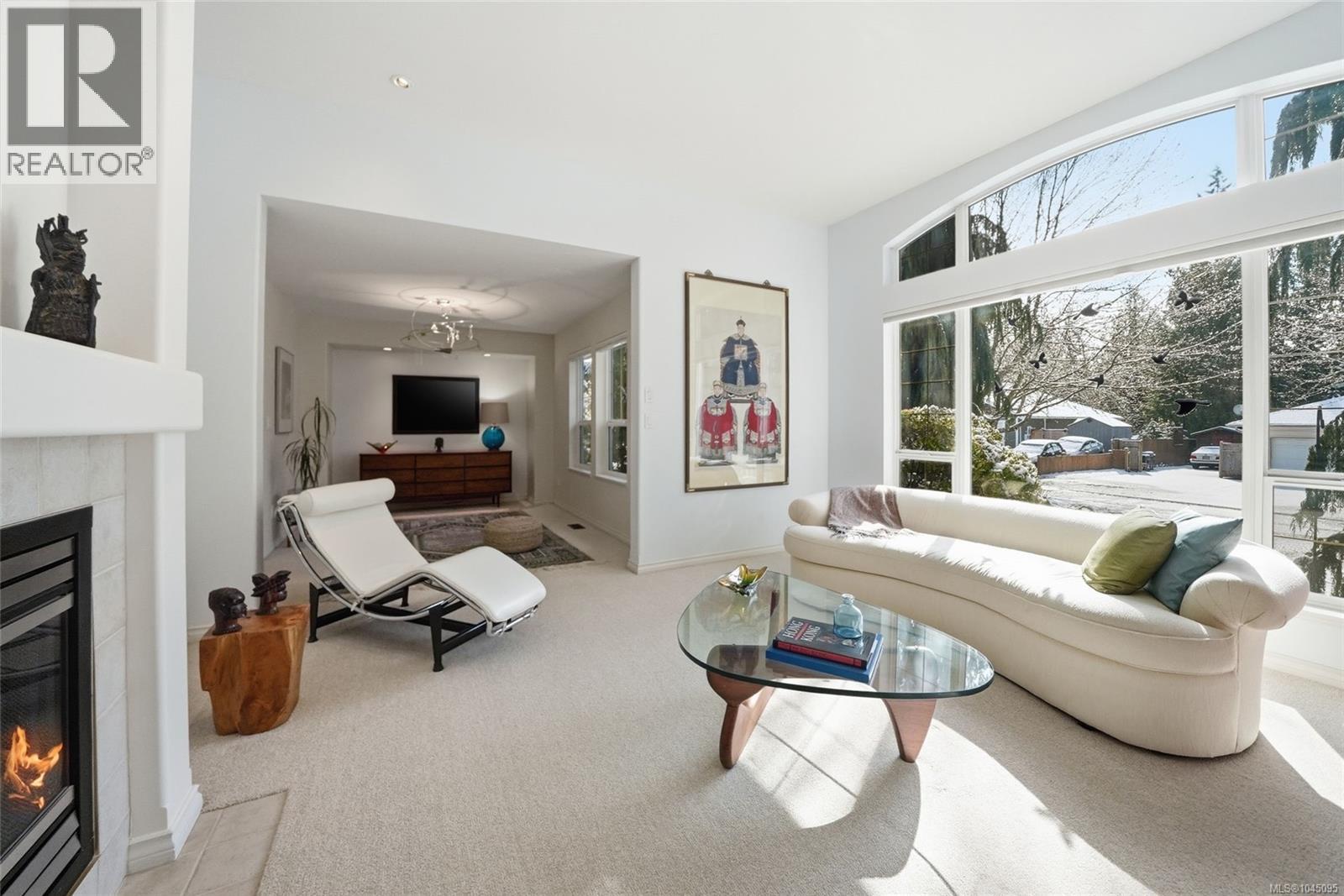 211 Saturna Dr - Image 3