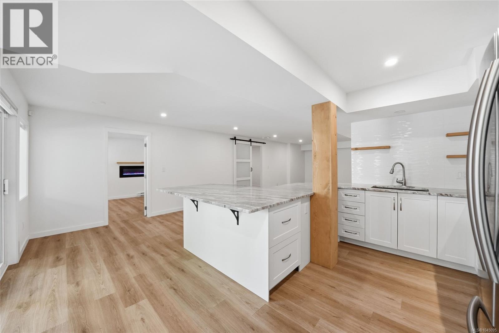 211 Saturna Dr - Image 44