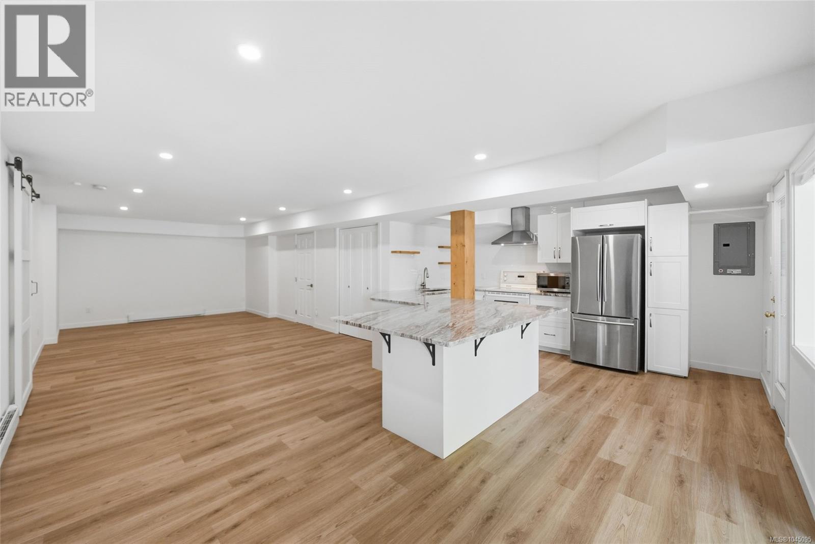 211 Saturna Dr - Image 45