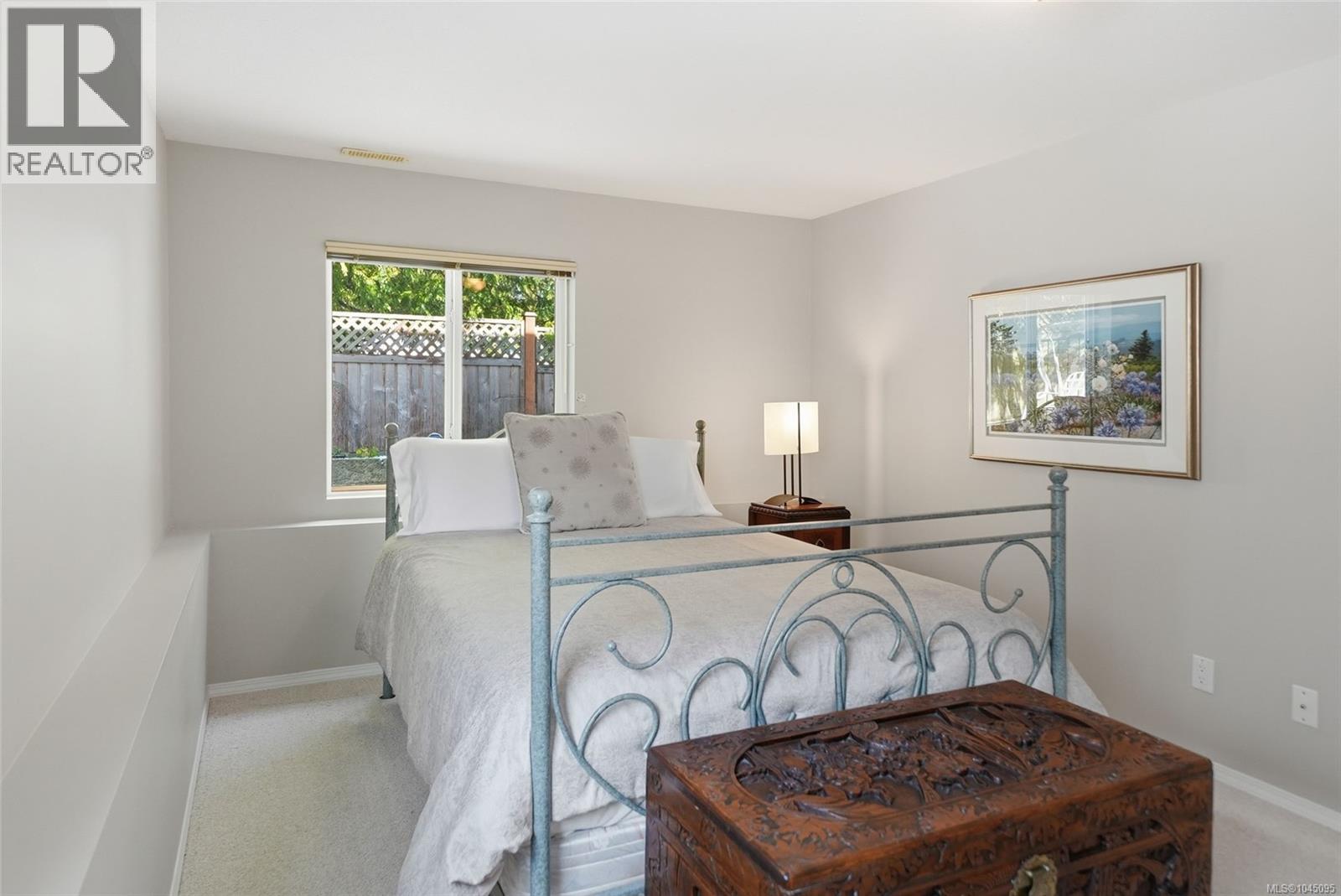 211 Saturna Dr - Image 40