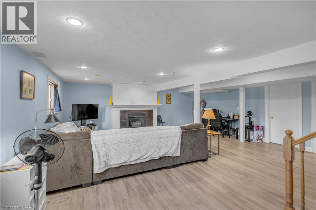 1306 ST JOHNS Road W - Image 29