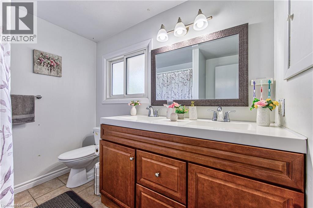98 MONTEAGLE Crescent - Image 15