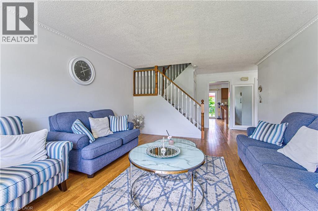98 MONTEAGLE Crescent - Image 7
