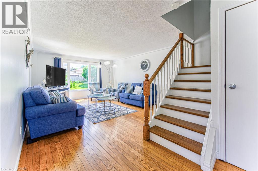 98 MONTEAGLE Crescent - Image 4