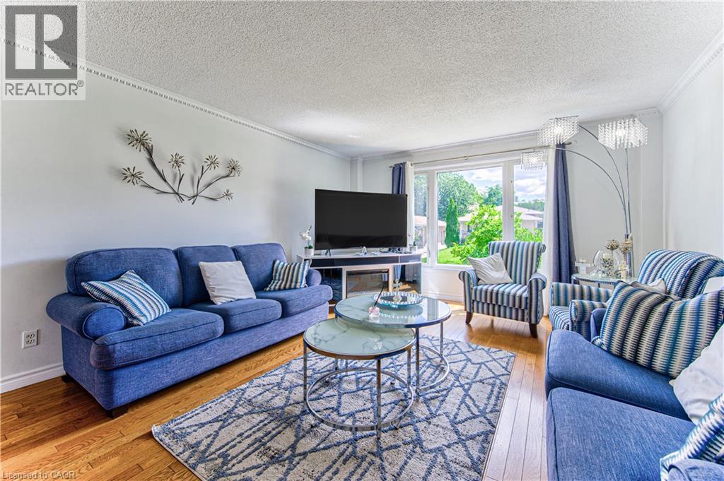 98 MONTEAGLE Crescent - Image 6