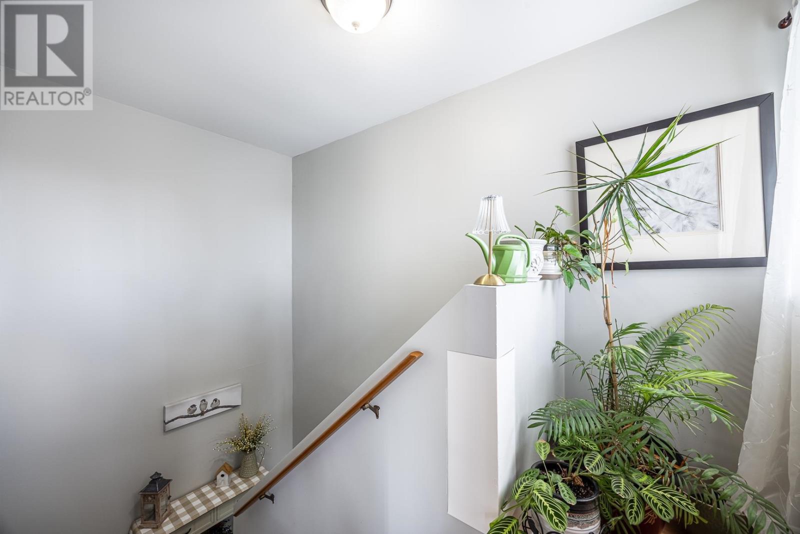 110-112 East Balfour ST - 28