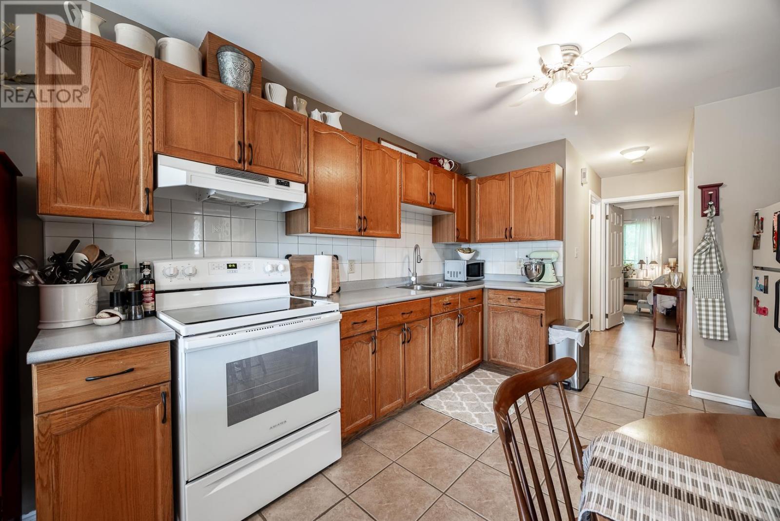 110-112 East Balfour ST - 32
