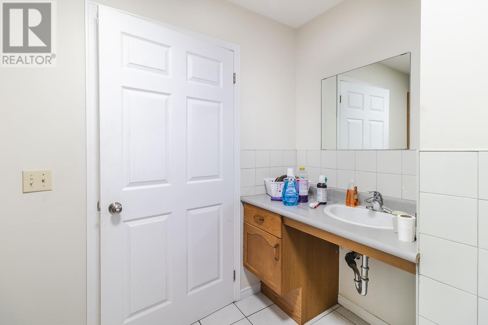 110-112 East Balfour ST - 46