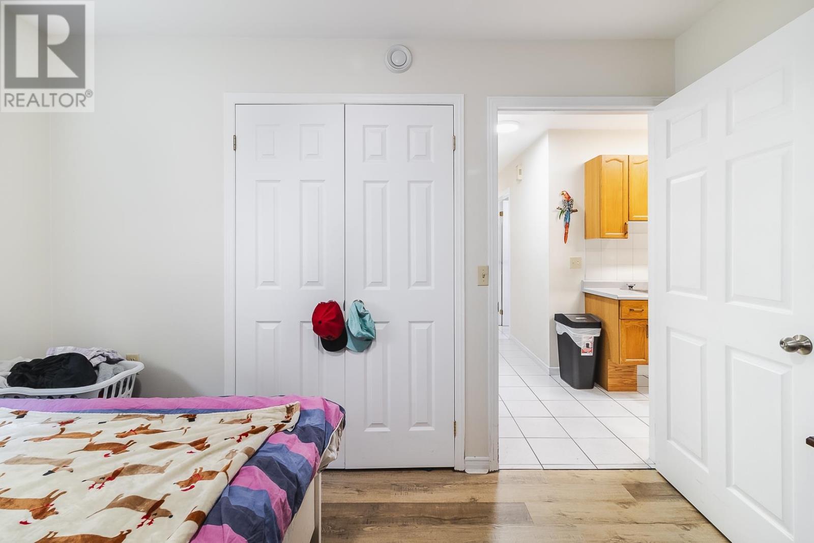 110-112 East Balfour ST - 49