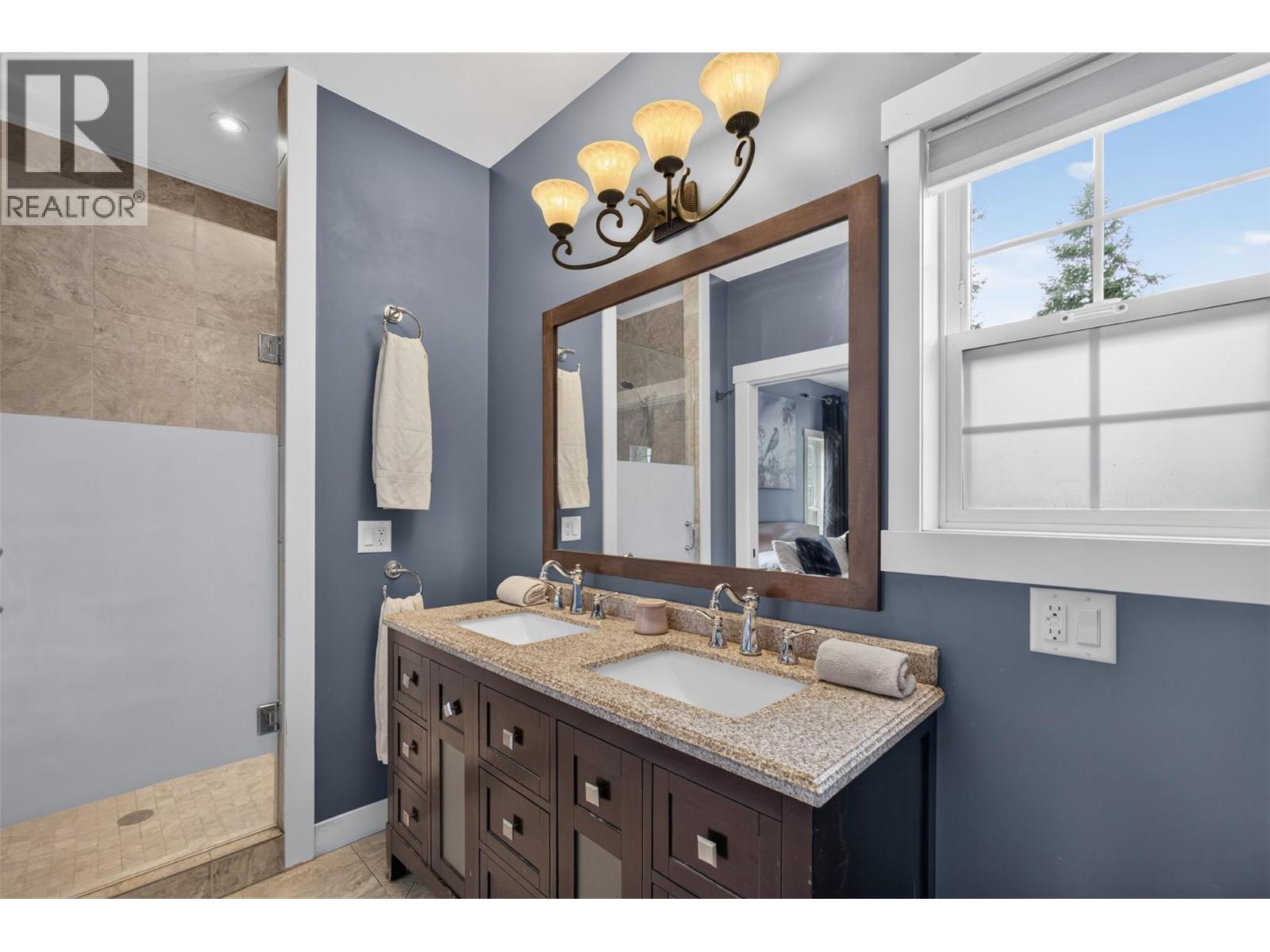 7272 Dunwaters Road - 25