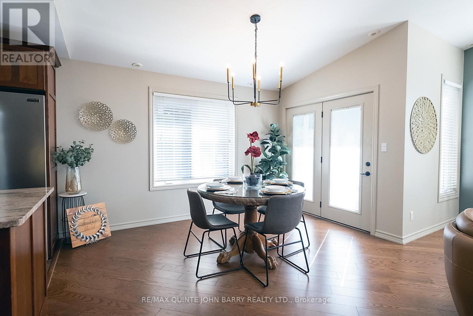 4 HICKORY COURT - 14