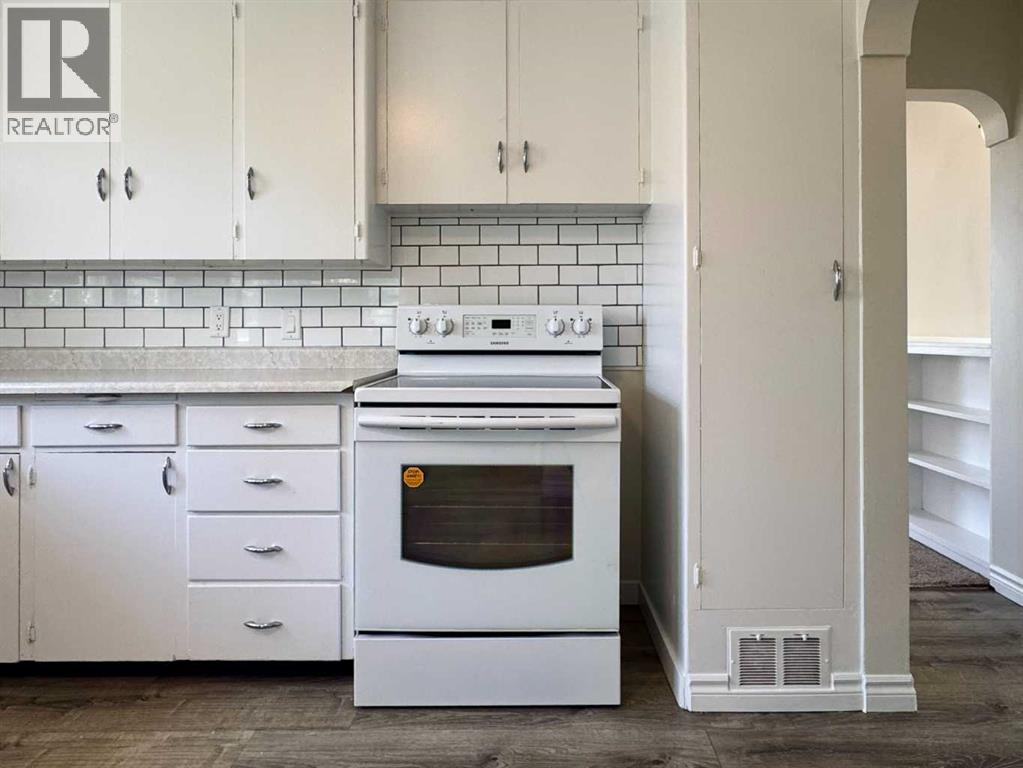 533 23 Street S - Image 15