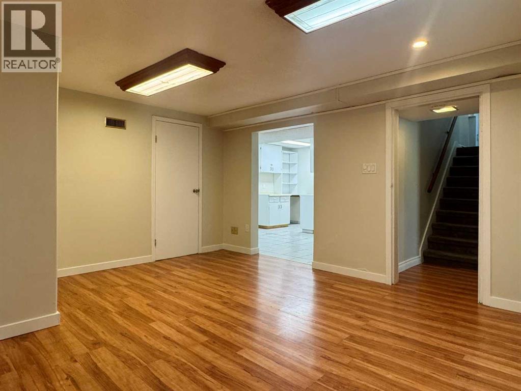 533 23 Street S - Image 20