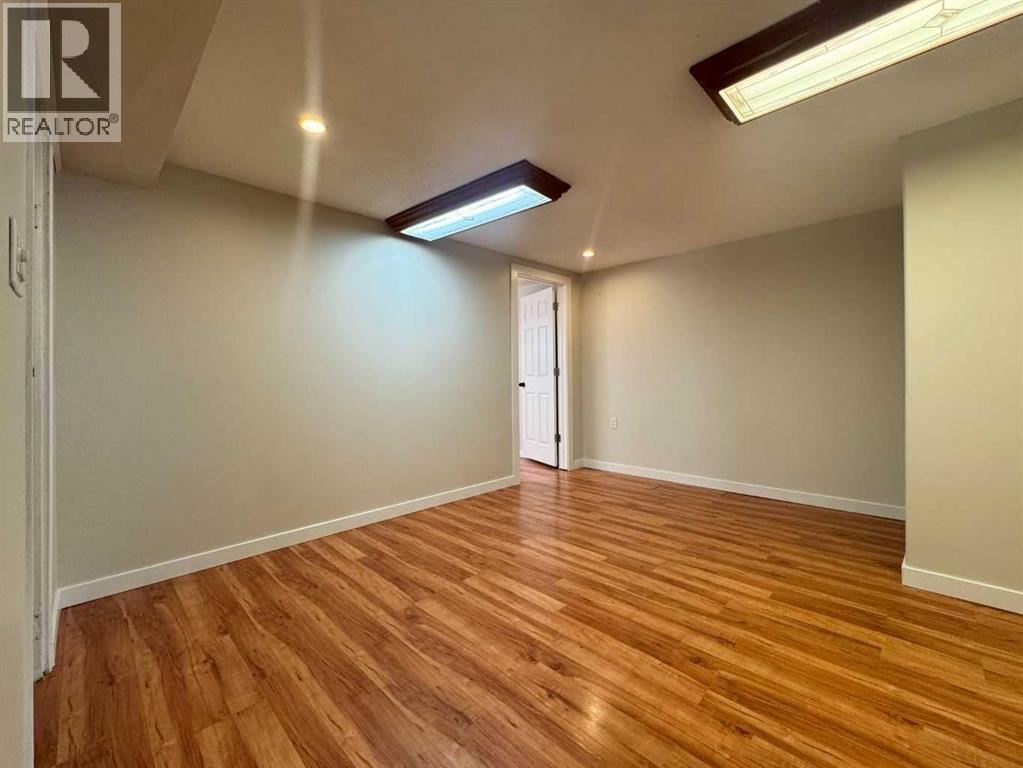 533 23 Street S - Image 21