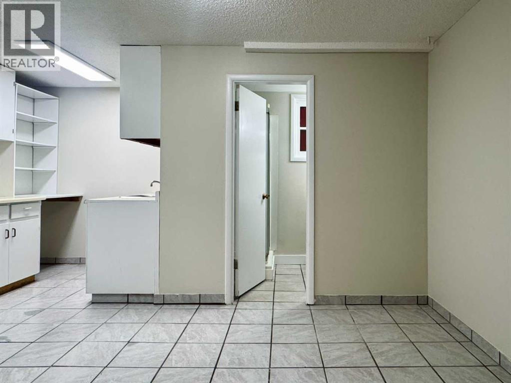 533 23 Street S - Image 24