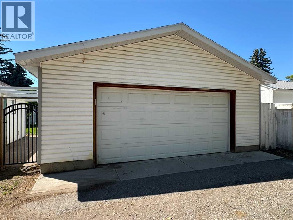 533 23 Street S - Image 33
