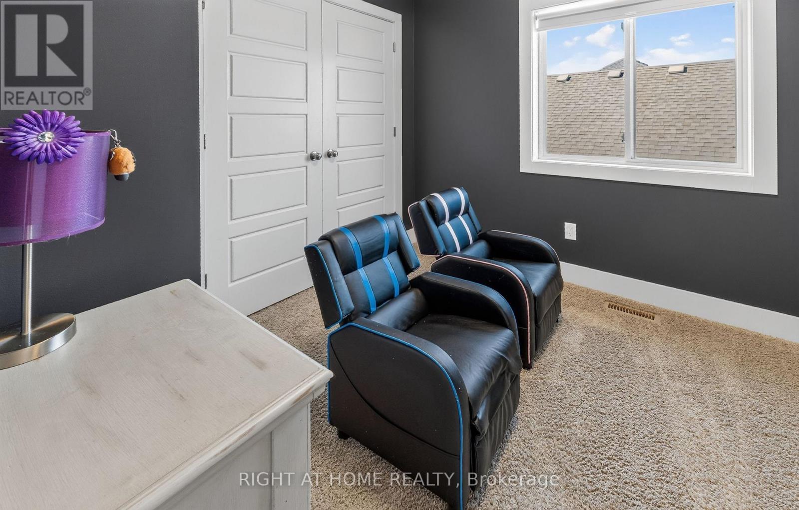 90 SHAW VALLEY DRIVE - 33