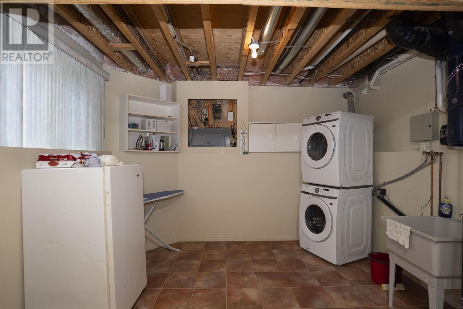 316 FAIRBROOKE CRES - 38