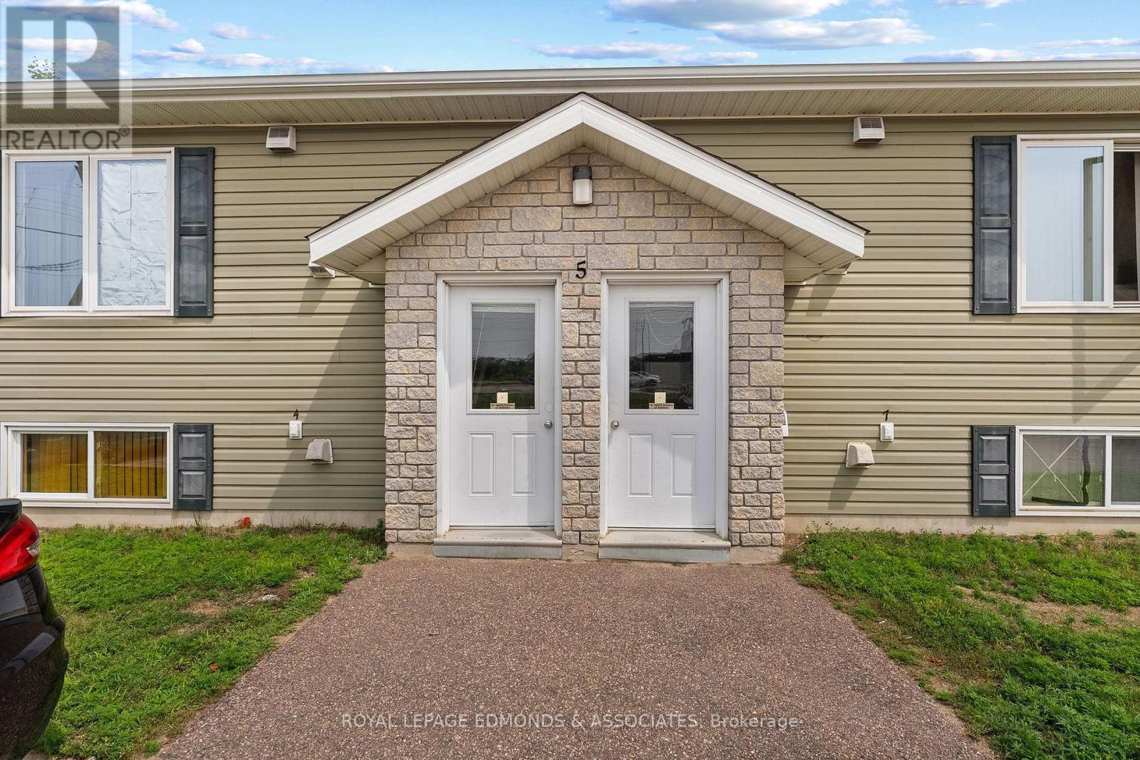 Multi-Family for Sale in Petawawa – 5 RENFREW STREET, Petawawa – MLS# X13688928 - Image 6