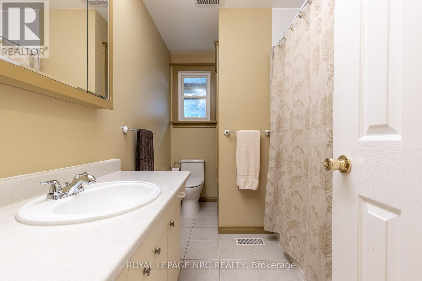 542 LAKE STREET - Image 13