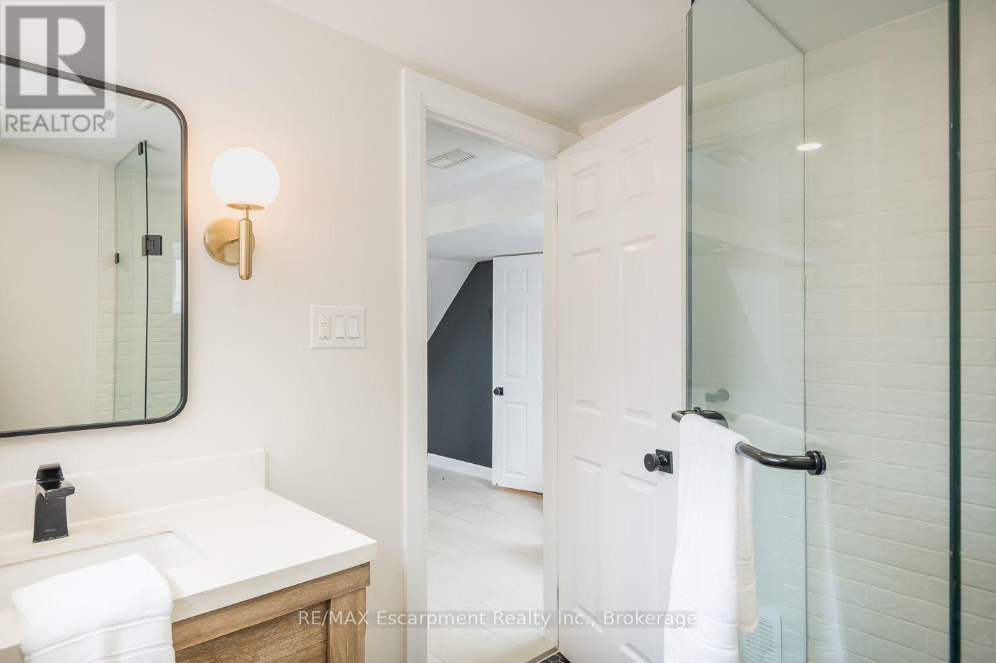 5410 CLIVE CRESCENT - Image 32