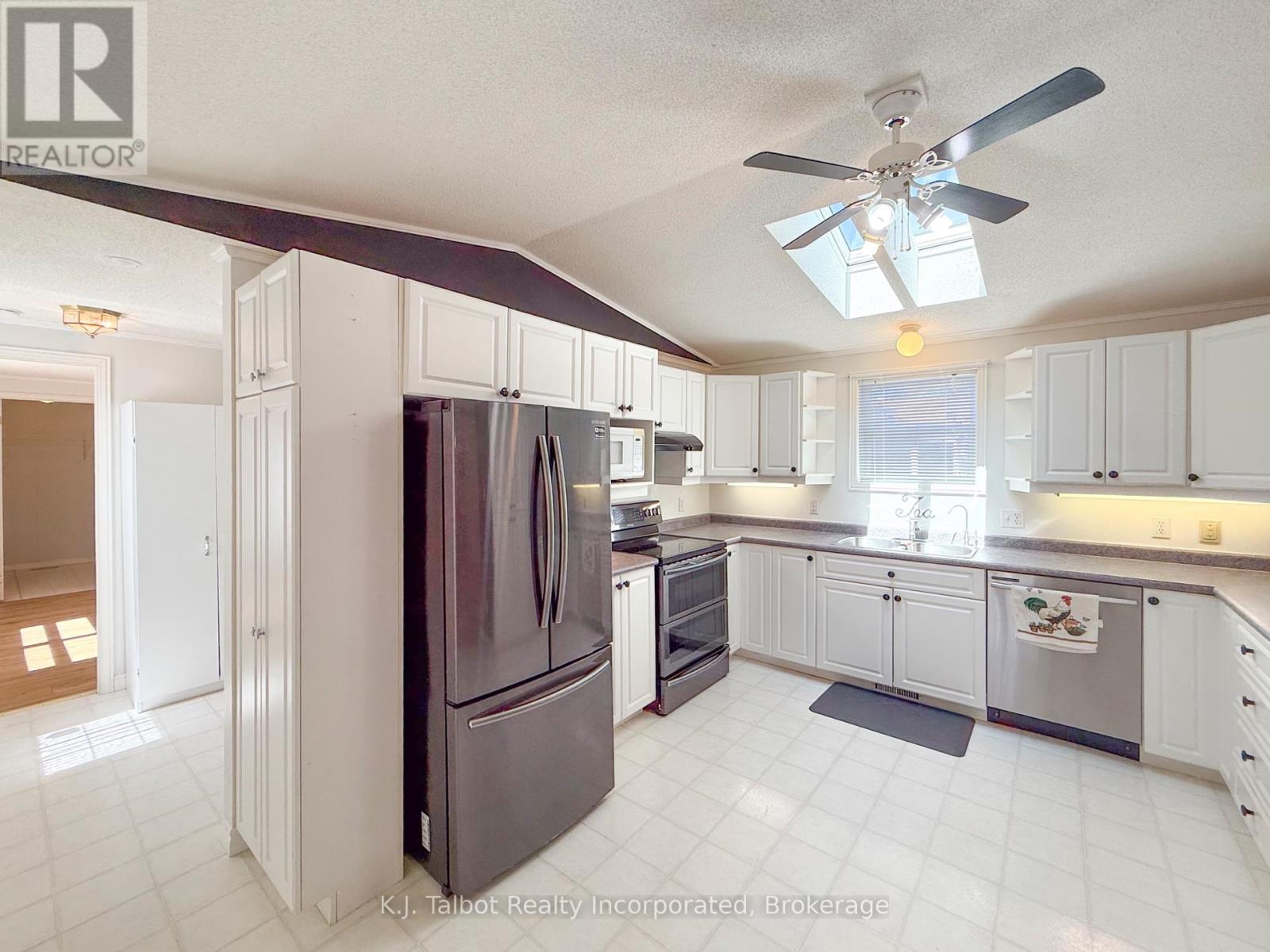 55 ALGONQUIN LANE - Image 30