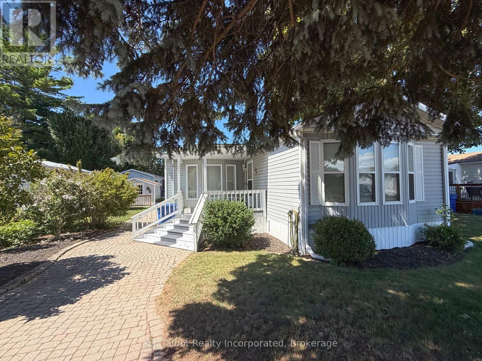 55 ALGONQUIN LANE - Image 4