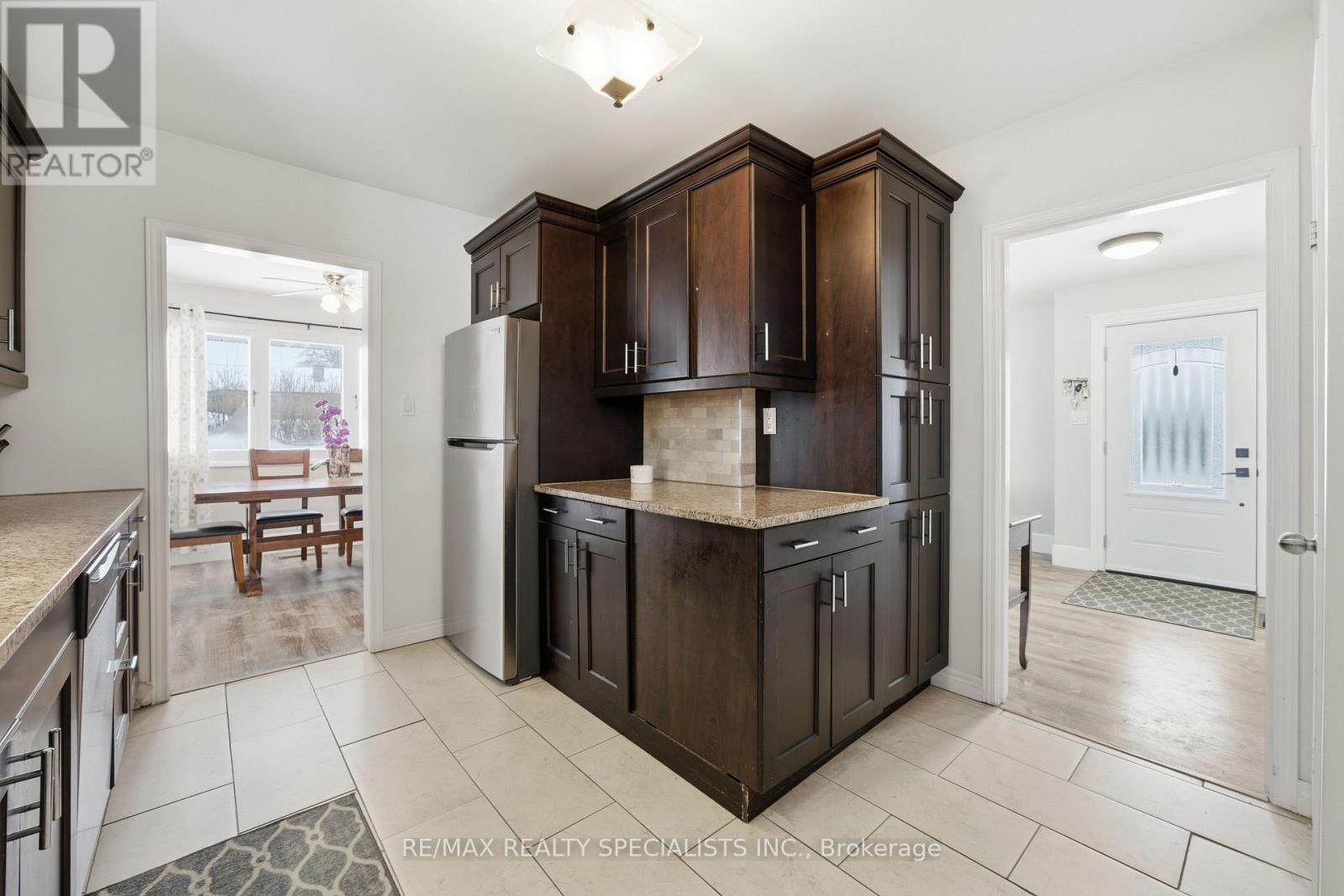 302 KING STREET - 10