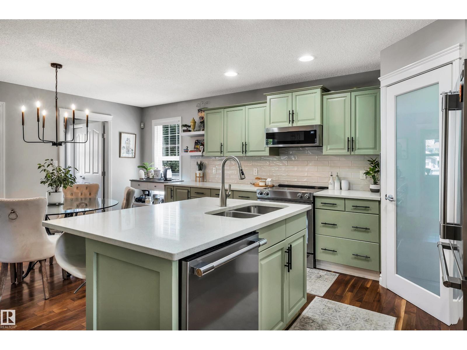 9804 145 AV NW - 15