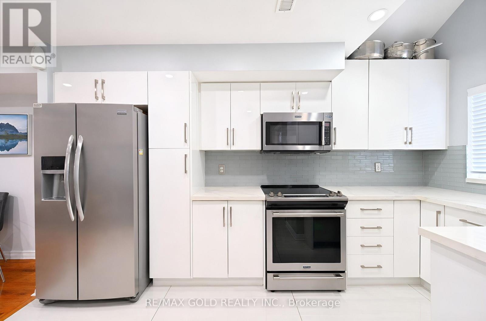 #53 80 STRATHAVEN DRIVE - 10