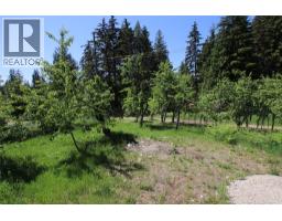 7735 Stewart Road, Fauquier, BC V0G1K0 Photo 9