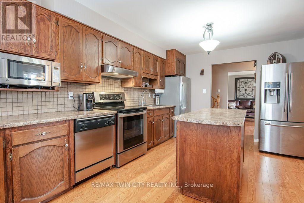108 QUEENSWAY DRIVE - 17