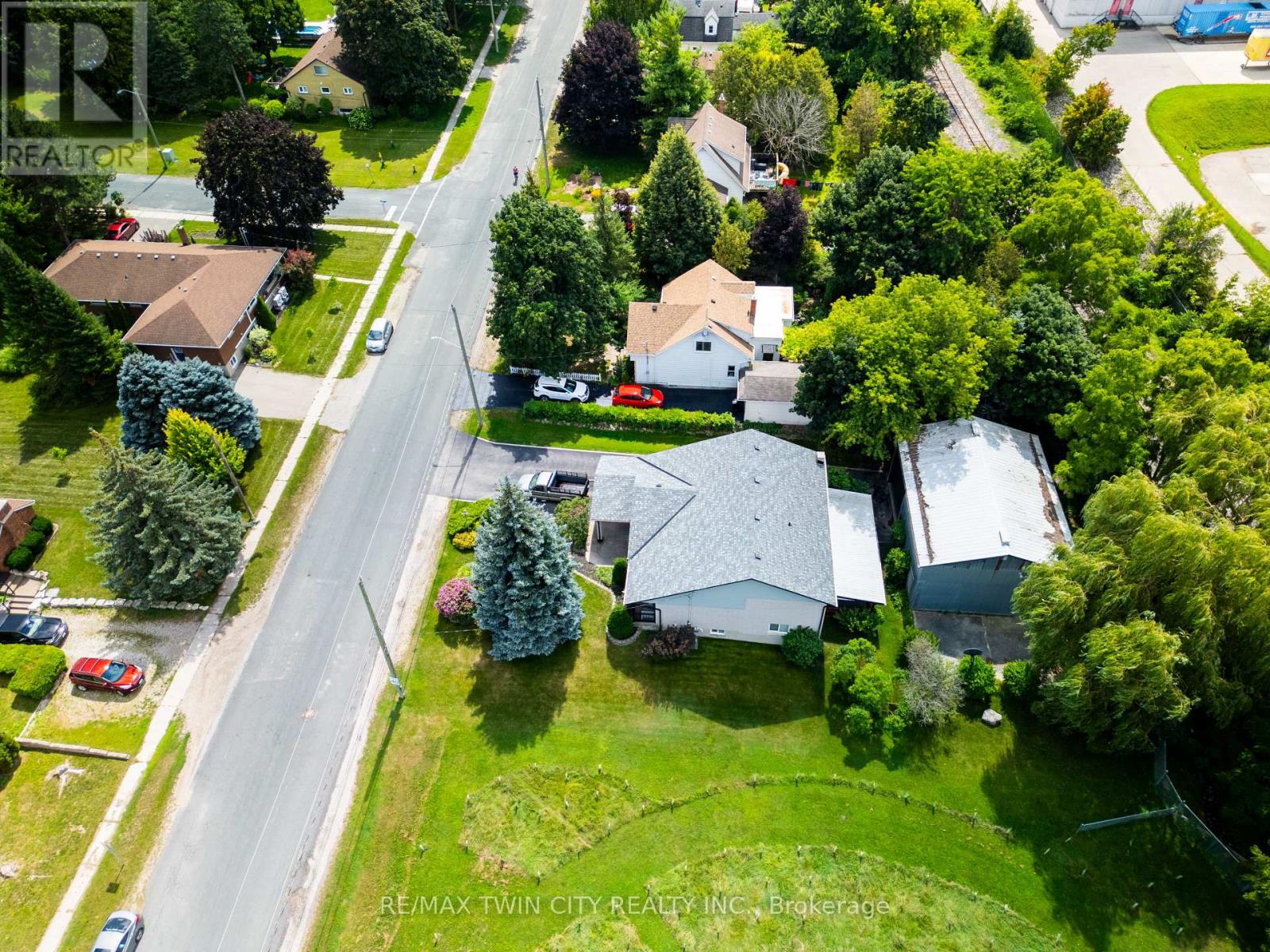 108 QUEENSWAY DRIVE — photo 3