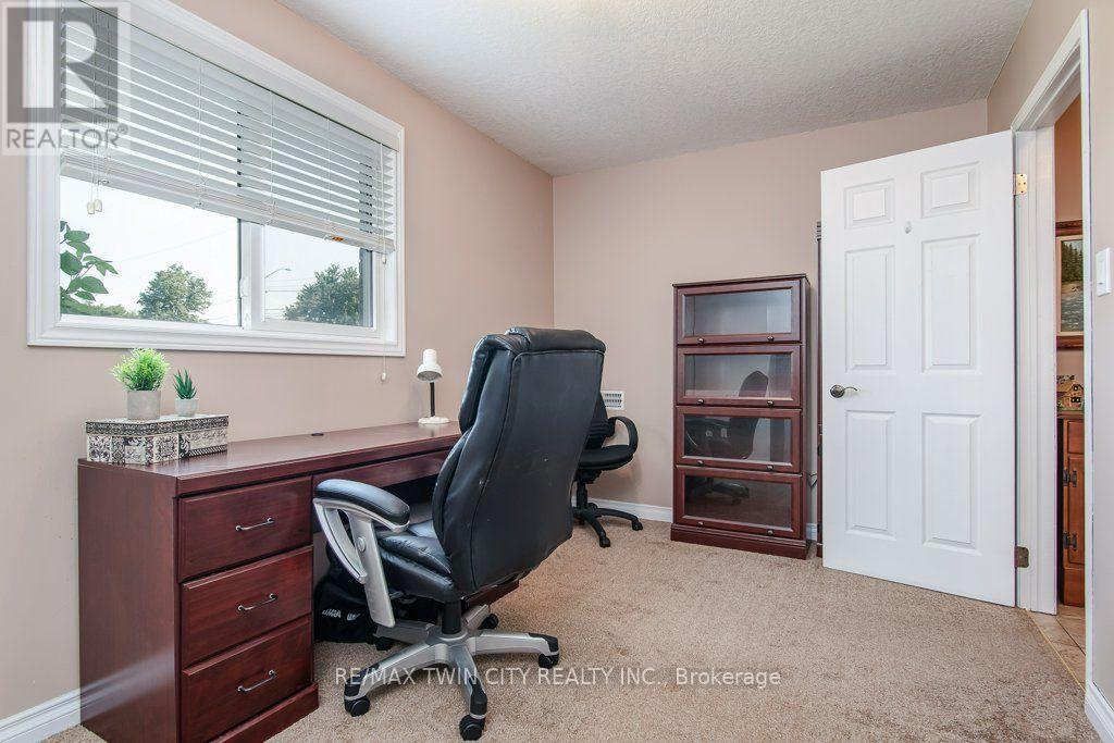 108 QUEENSWAY DRIVE - 31