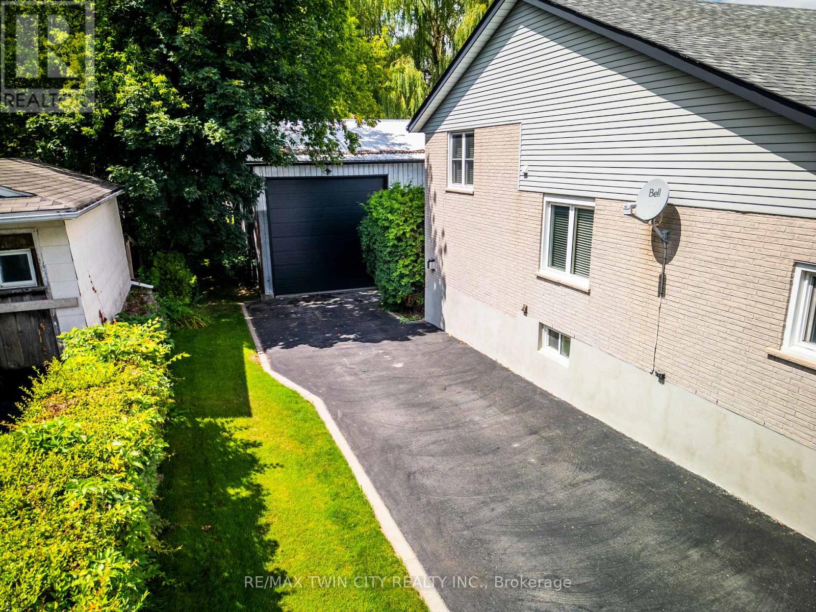 108 QUEENSWAY DRIVE - 46