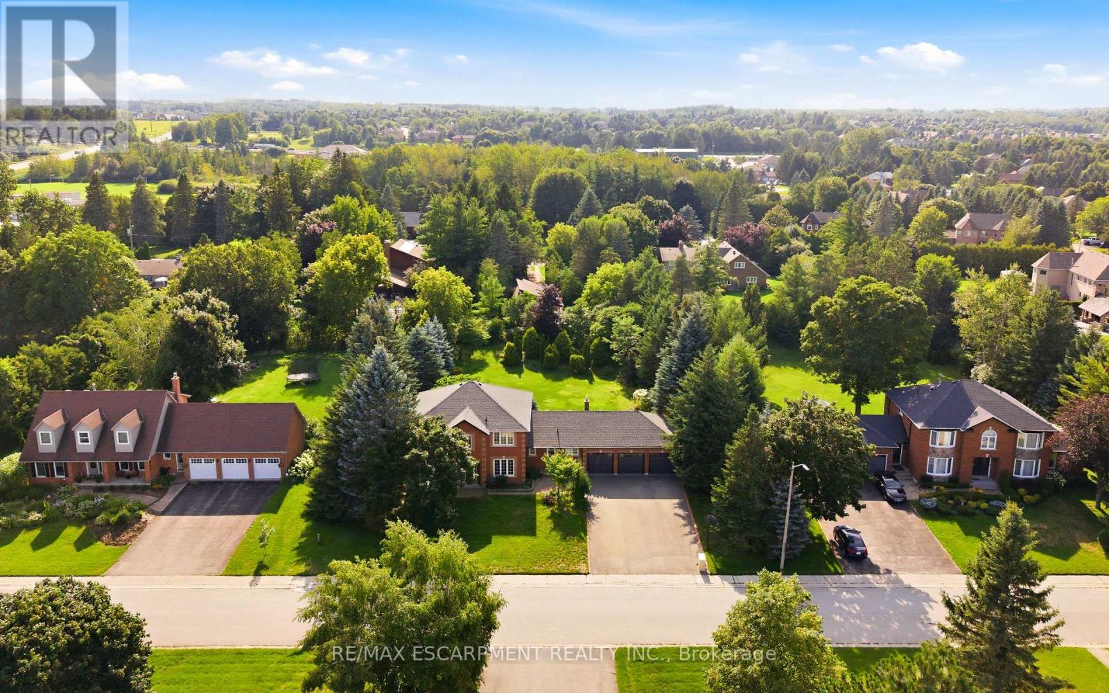 6 WILLOW CRESCENT - 2