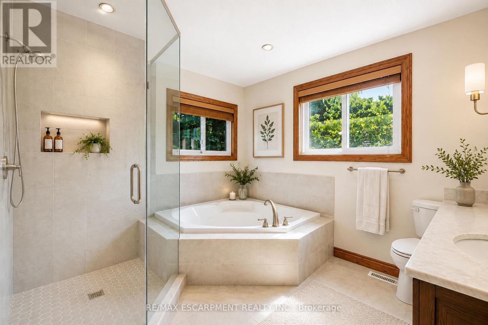 6 WILLOW CRESCENT - 27