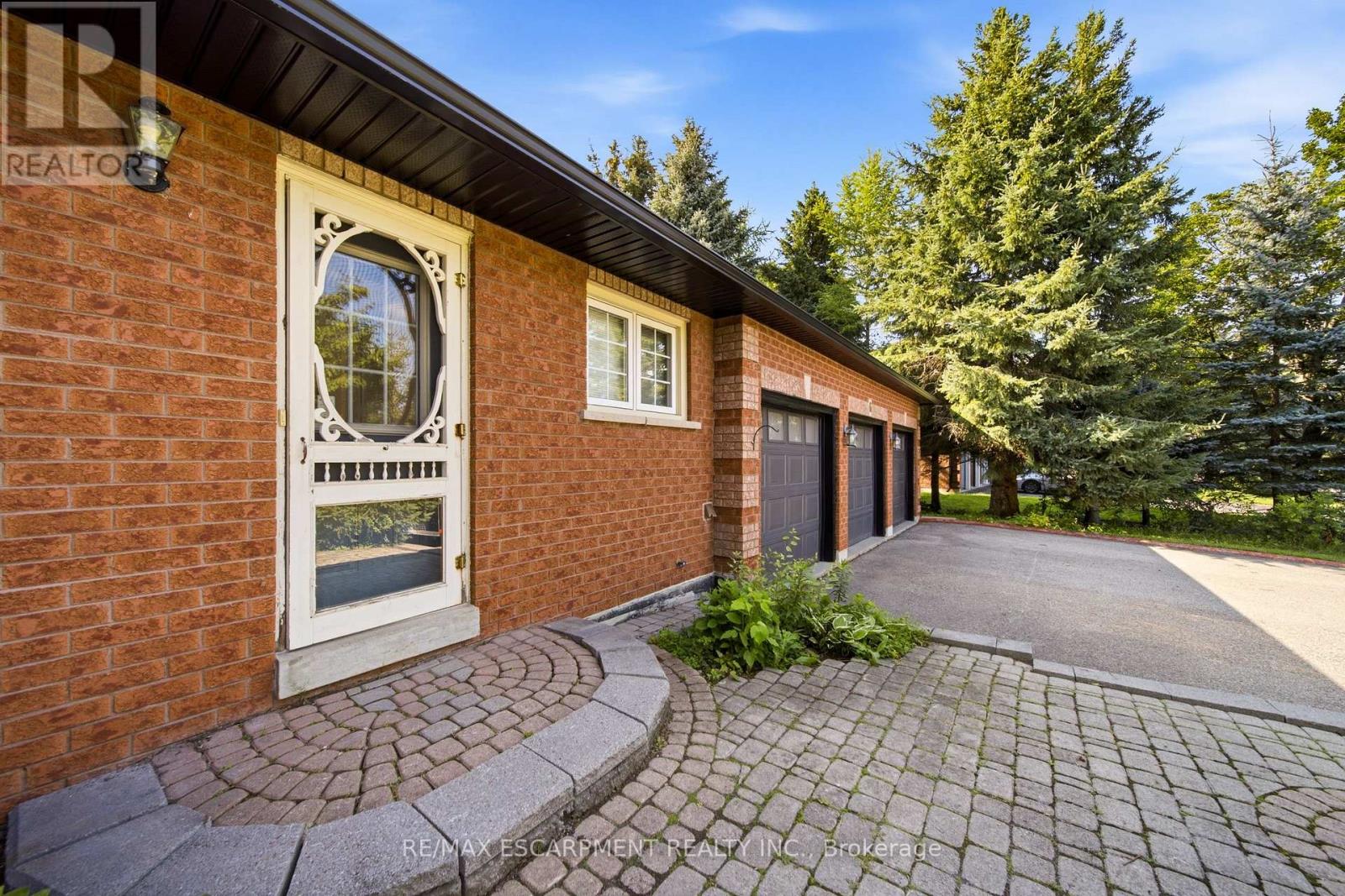 6 WILLOW CRESCENT - 9