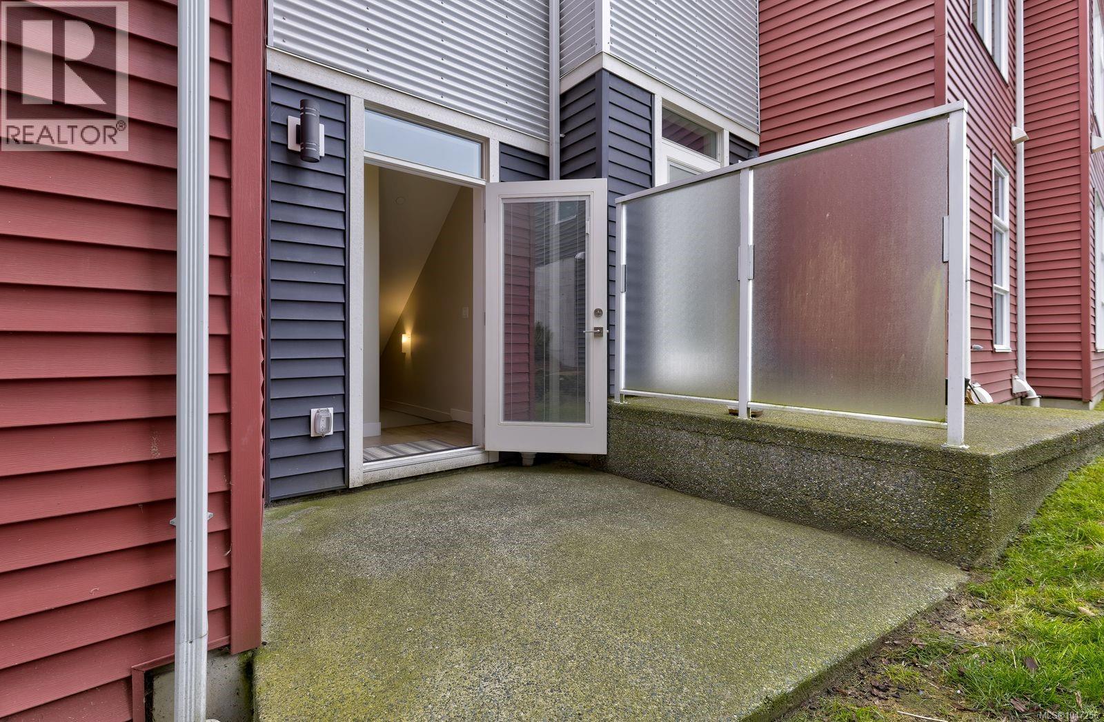 #110 1800 Summerhill Pl - 26