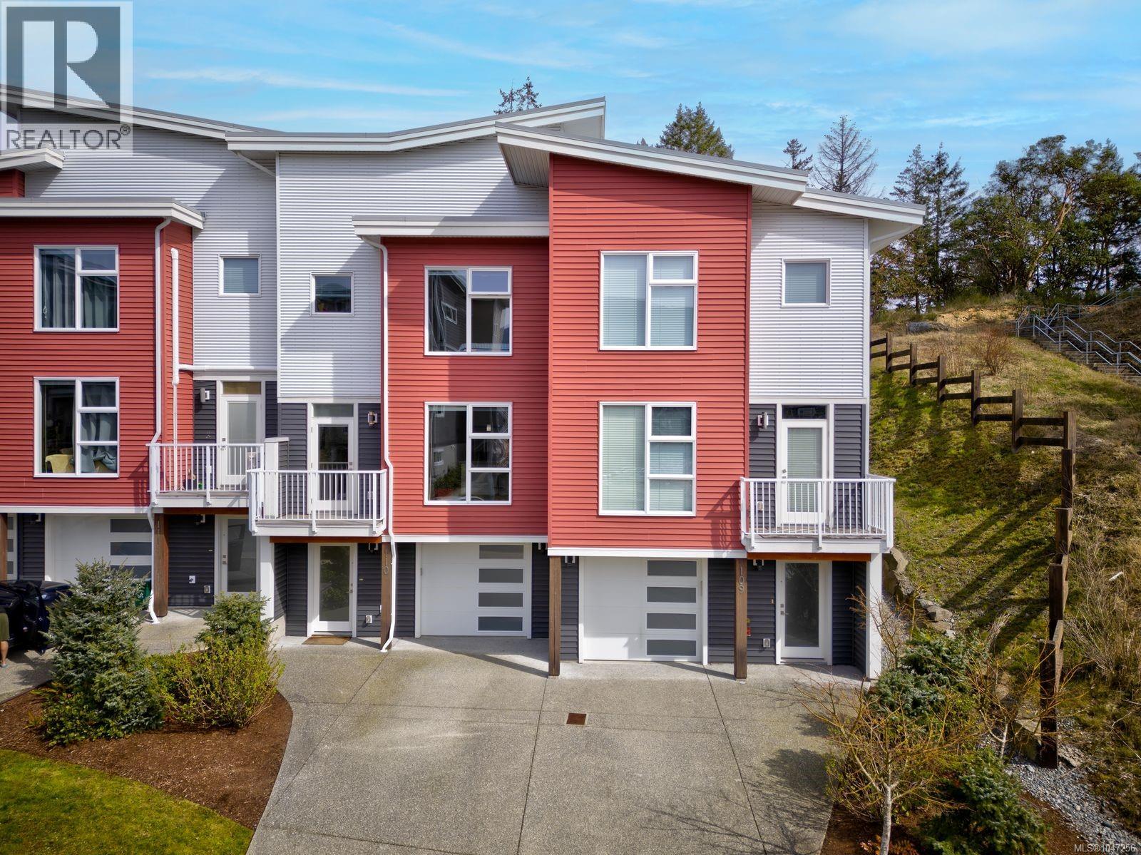 #110 1800 Summerhill Pl - 32