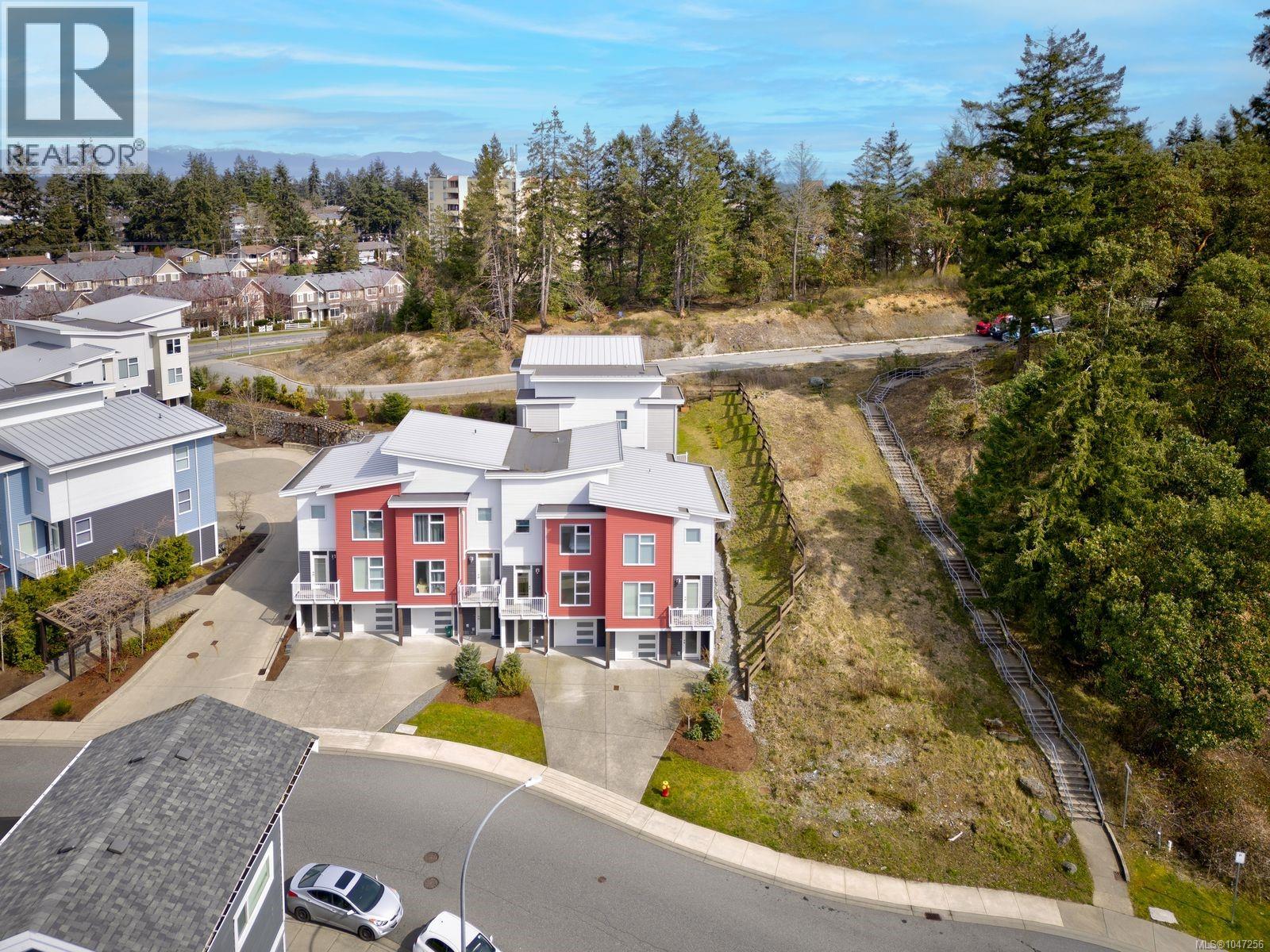 #110 1800 Summerhill Pl - 36