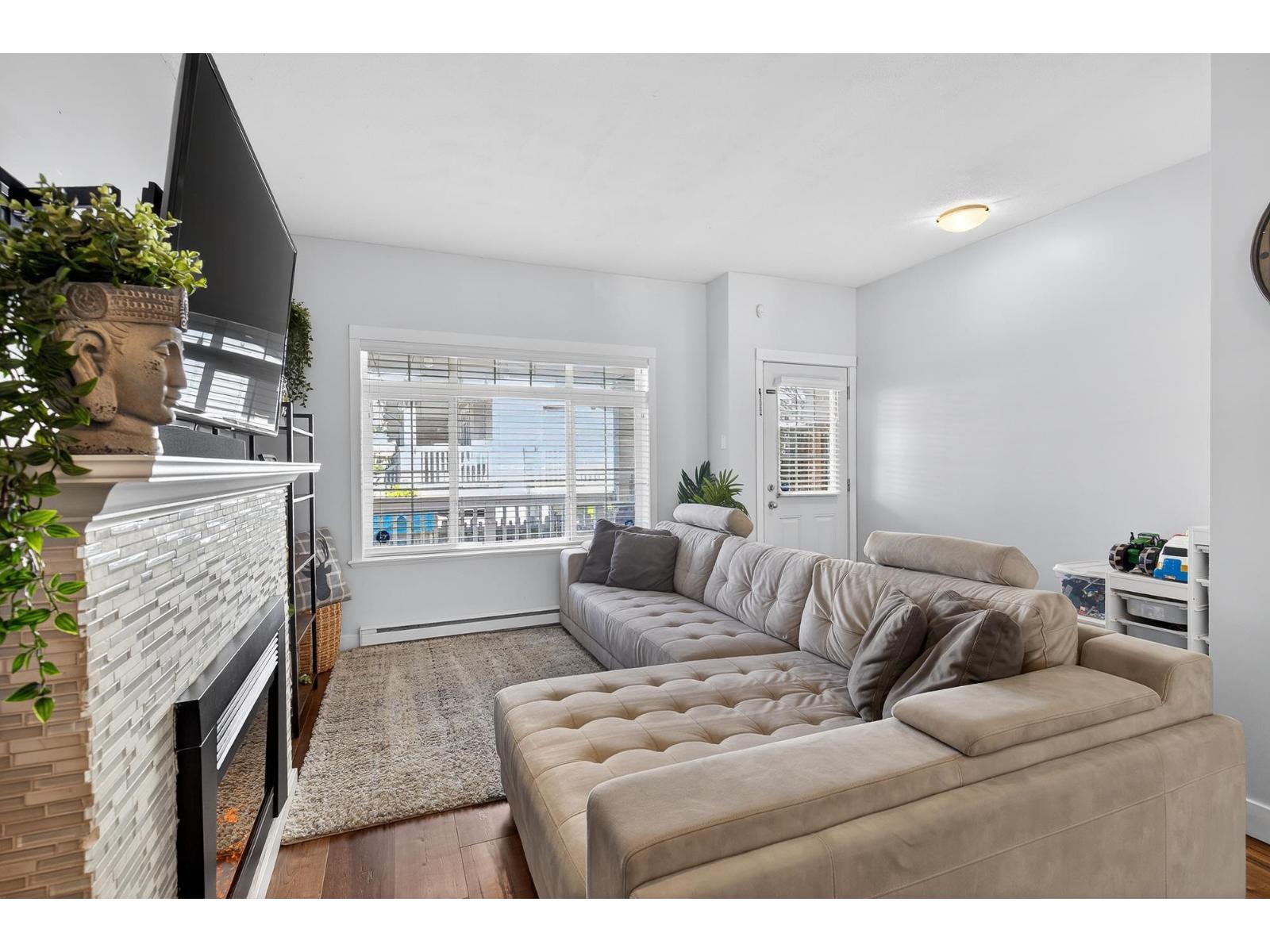 3 Bed, 3 Bath House for Sale in Surrey – 52 6852 193 STREET, Surrey – MLS# R3156184 - Image 5