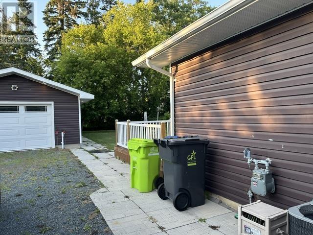 200 MacDonald AVE - 33