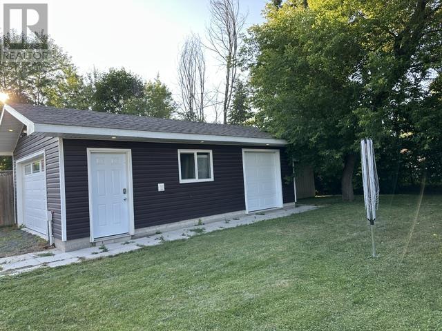 200 MacDonald AVE - 4