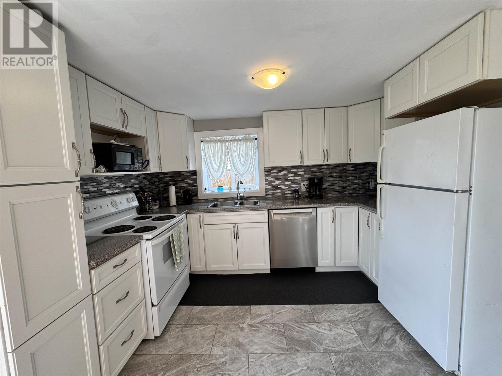 73 Lansdowne ST - 10