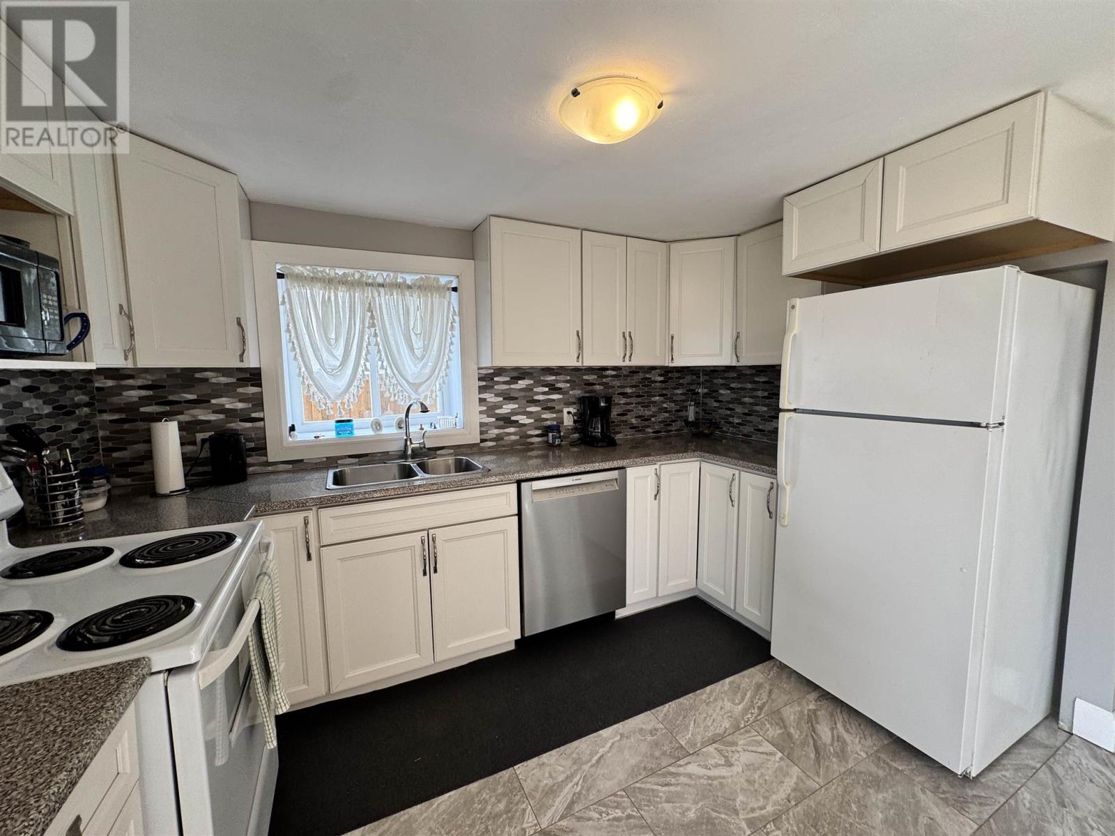 73 Lansdowne ST - 11