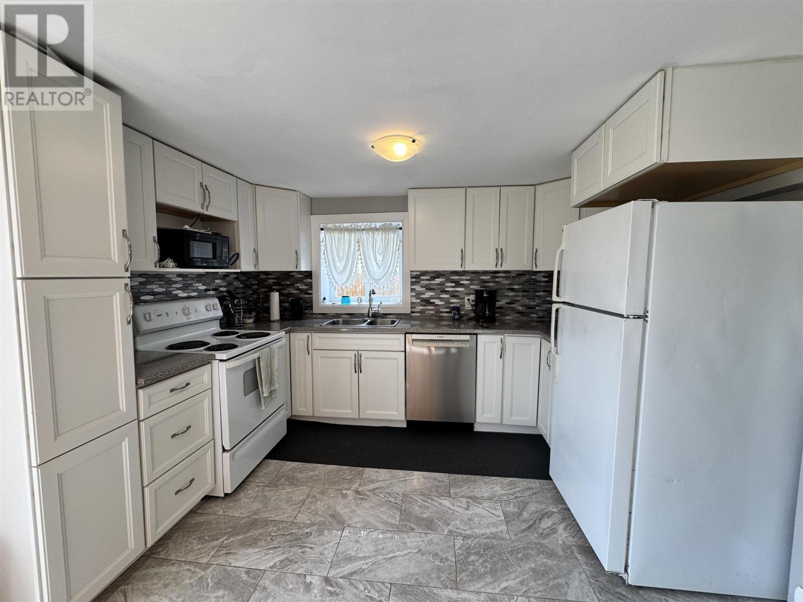 73 Lansdowne ST - 9