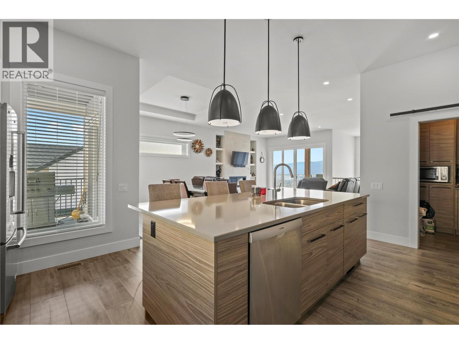  695 Deans Drive, Kelowna