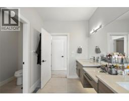 695 Deans Drive, Kelowna, BC V1P1A1 Photo 31
